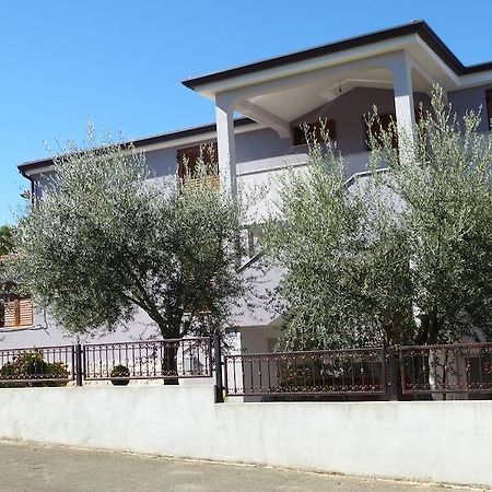 Apartments Libera Πόρετς Εξωτερικό φωτογραφία
