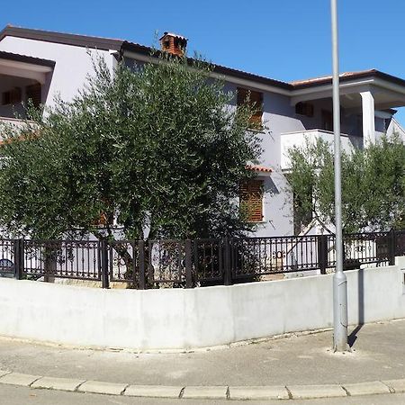 Apartments Libera Πόρετς Εξωτερικό φωτογραφία